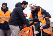 Sylwester w Berlinie: Muzułmanie w Nowy Rok sprzątali petardy na znak integracji