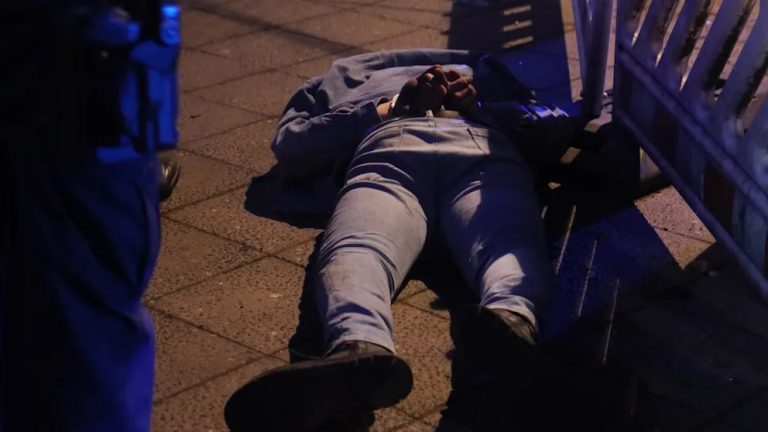 Zamieszki w Berlinie-Neukölln! Zatrzymano kilku mężczyzn z nożami