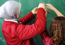 Berlin zezwoli nauczycielkom na noszenie chusty w szkołach. Reformie towarzyszy polityczny spór