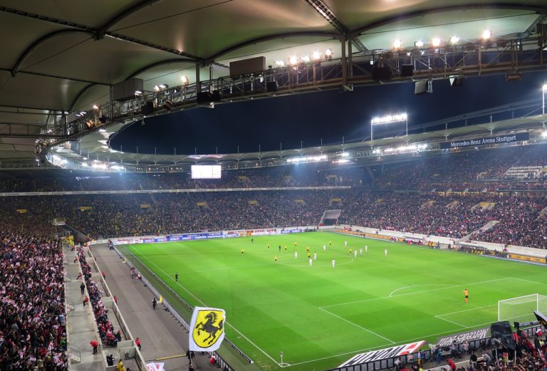 Nawet 6 milionów euro za sezon inkasują kluby Bundesligi za sprzedaż praw do nazw stadionów. Wiemy kto stoi na czele listy!