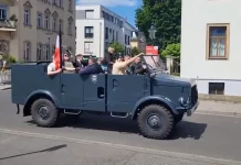 Neonaziści przejechali w Dzień Ojca przez Drezno wykonując pozdrowienie hitlerowskie