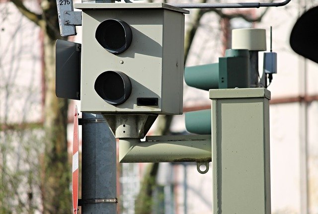 Niemcy: Radar i palec środkowy, czyli kłopoty pewnego 23-latka!