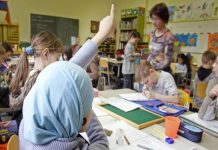 Spór o chusty w szkole. Interwencja władz i groźby bombowe wobec niemieckiej szkoły