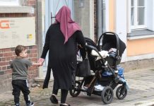 Niemcy: Syryjczyk żyje w opłaconym przez państwo domu z 2 żonami oraz 6 dzieci i chce jeszcze więcej!