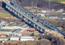 Niemcy przesuwają w całości most autostradowy o długości prawie jednego kilometra!