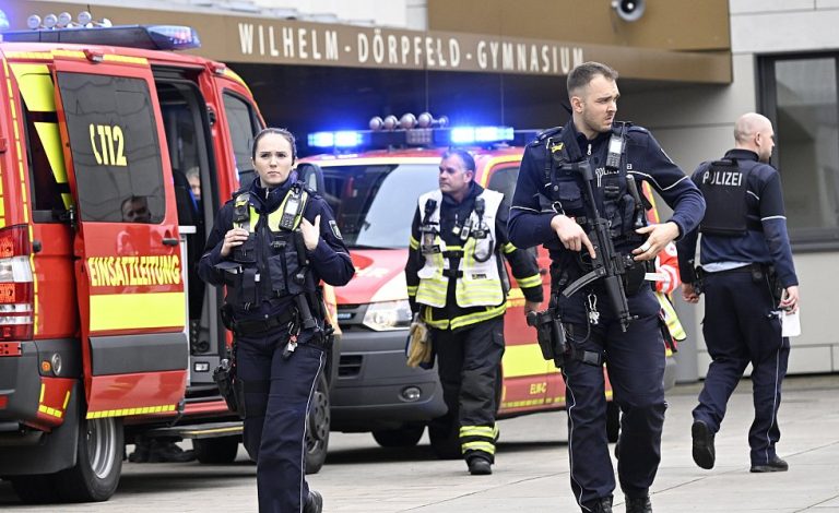 Niemiec tureckiego pochodzenia, który dokonał zamachu w szkole w Wuppertalu, chciał zostać zastrzelony przez policję!