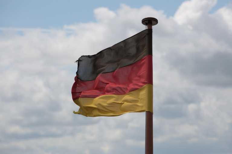 Wy, Oni…lecz nie my – czyli o Niemcach i ich bojaźni przed własną flagą