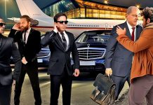 Chwile grozy na płycie lotniska we Frankfurcie: Nieznany mężczyzna zbliżył się do kanclerza Niemiec i go objął!