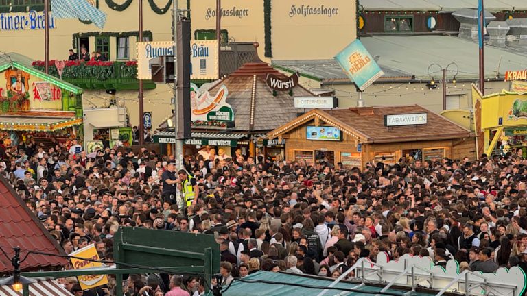 Monachium: rekordowe tłumy na Oktoberfest. Czy goście byli narażeni na niebezpieczeństwo?