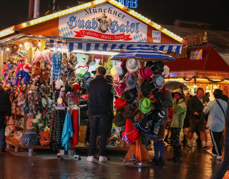 Oktoberfest w Monachium nocą