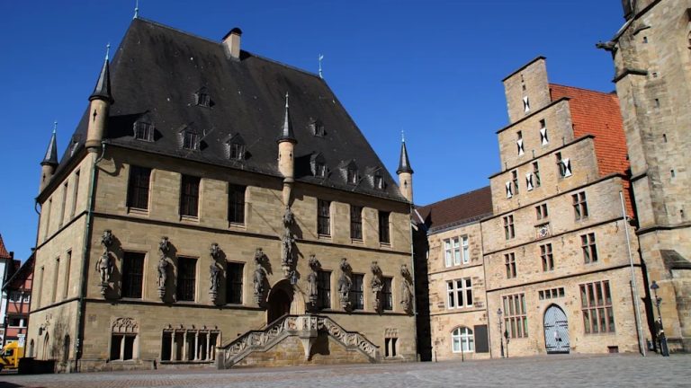 Podejrzenie korupcji w Osnabrück: Czy urzędnicy pobierali pieniądze od migrantów za mieszkania?
