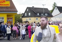 Niemcy: Para młoda świętowała swój ślub na parkingu supermarketu Netto!