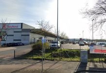 Niemcy: Poszukiwany kierowca zranił policjanta i uciekł podczas kontroli w Hildesheim