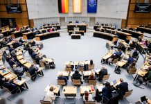 Niemcy: Rekordowe podwyżki dla berlińskich posłów. Od 2026 roku diety wzrosną do 8161 euro