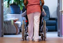 Niemcy: Dom opieki boi się deportacji dziesięciu opiekunów