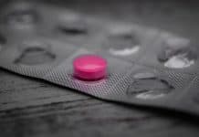 „Pigułka po” w Niemczech – jak działa, ile kosztuje i kto w Niemczech może dostać ją za darmo?