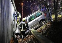 Lipsk: Pijany kierowca wjechał w przystanek przy centrum handlowym. Pomylił gaz z hamulcem