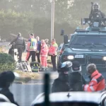 Podczas operacji policyjnej we Fredenbeck w Dolnej Saksonii wykorzystano również samochód opancerzony