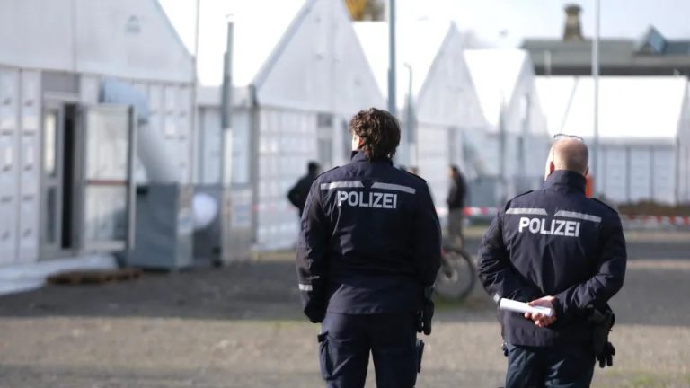 Wzrosła liczba ataków na schroniska dla uchodźców w Niemczech