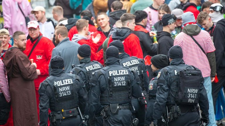 IS grozi zamachem na karnawałowe wydarzenia w Kolonii