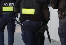 Operacja SEK w Wolfsburgu: Mężczyzna trzymał dziecko przez balustradę balkonu