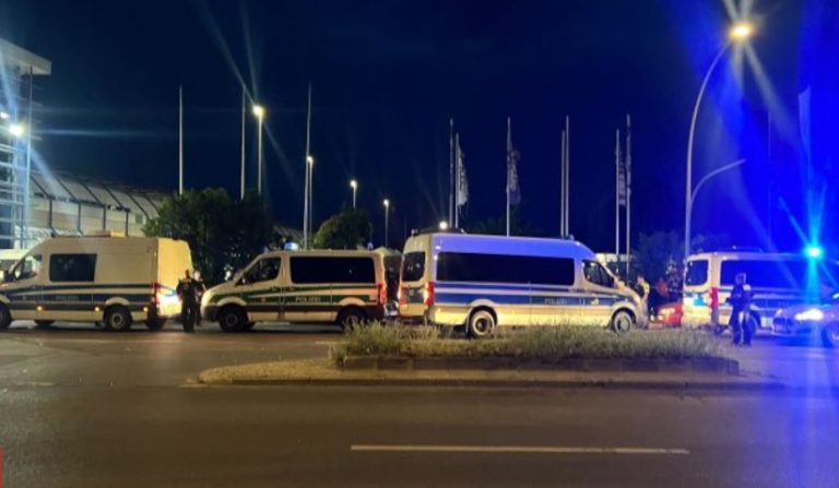 Niemcy: Policja zatrzymała ponad 30 aktywistów po próbie blokady drukarni Axel Springer w Berlinie
