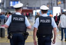 Schwandorf: Pijany mężczyzna zostawił na stacji kolejowej 42 000 euro