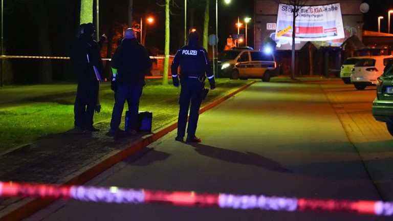 Dolna Saksonia: Mężczyzna dźgnął nożem młodą kobietę na stacji kolejowej