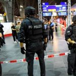 Policja na dworcu we Frankfurcie