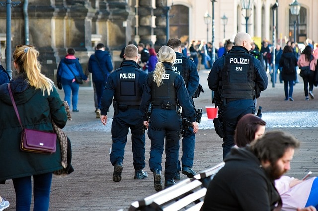 [AKTUALIZACJA] Policja ostrzega przed porywaczem dzieci w NRW! Jednemu chłopcu na szczęście udało się uciec!