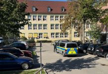 15-latek zaatakował uczniów młotkiem na szkolnym dziedzińcu w Friedbergu – zarzut usiłowania zabójstwa