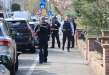 Dramat rodzinny w Mannheim – syn zranił matkę i zabarykadował się w domu