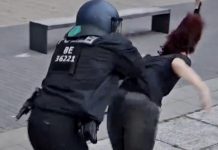 Berlin: Wszczęto śledztwo wobec policjanta, który brutalnie popchnął protestującą na ziemię