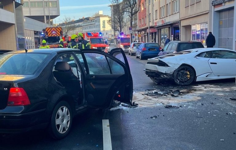 Mönchengladbach: 22-latek pożyczył Lamborghini Huracan. Kilka minut później było po aucie!