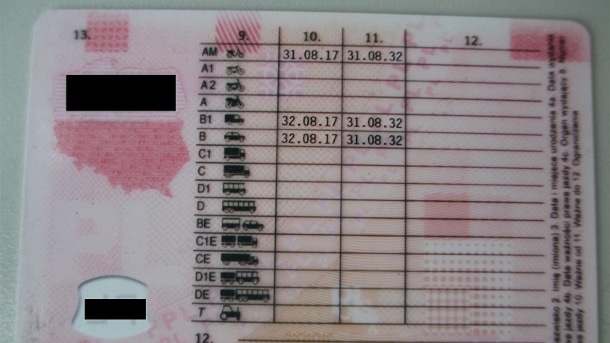 Nieudolna „fałszywka” z Polski – mężczyzna przedłożył prawo jazdy z datą wydania 32 sierpnia!