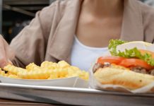 Niemcy: sieci fast food podnoszą ceny z powodu wojny na Ukrainie