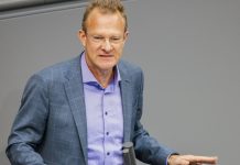 Spór w Bundestagu: Poseł Zielonych żąda usunięcia krzyża z sali posiedzeń