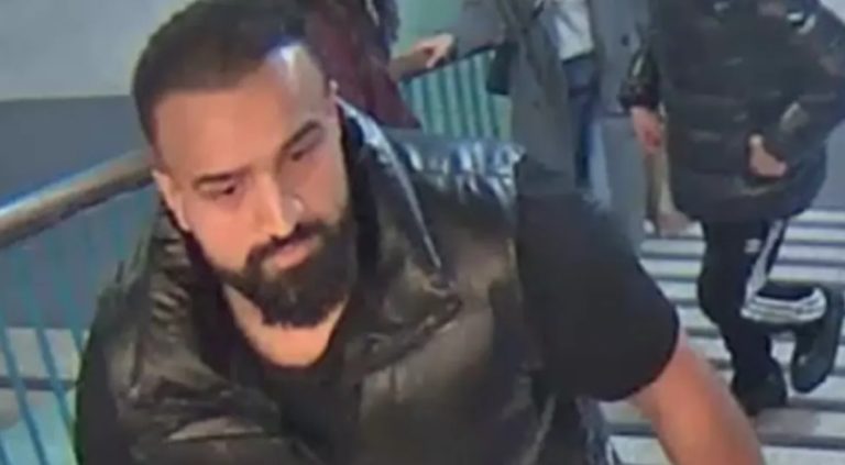 Brutalny atak na nastolatka w Berlinie. Policja publikuje zdjęcia poszukiwanego mężczyzny