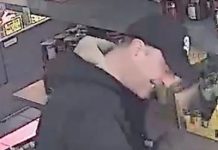 Policja poszukuje sprawcy. Mężczyzna molestował 9-letniego chłopca w sklepie w Essen