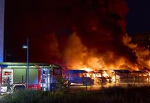 Polityczny sabotaż w Niemczech: Spłonęły pojazdy Amazonu i Telekomu