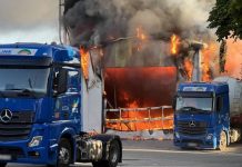 Niemcy: Pożar firmy budowlanej w Korntal-Münchingen. Podejrzenie podpalenia z motywem politycznym – straty sięgają milionów