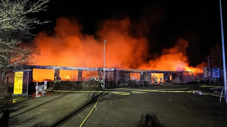 Pożar doszczętnie zniszczył Aldi i Rewe w Brandenburgii
