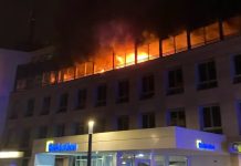 Kilka samochodów spłonęło na parkingu przy dworcu centralnym w Osnabrück