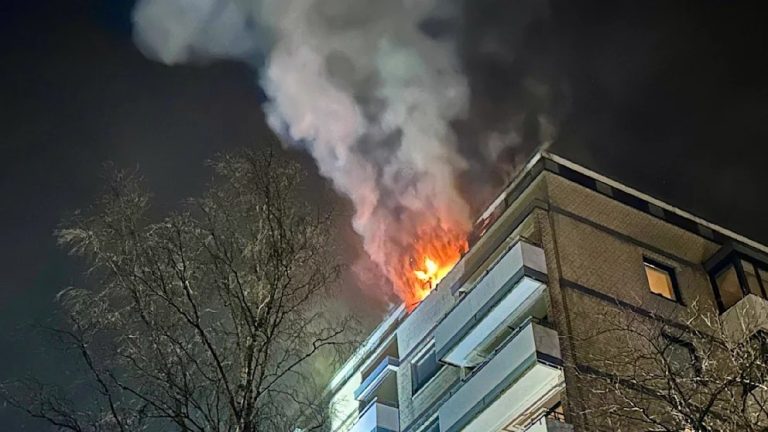 Pożar w wieżowcu w Hamburgu-Barmbek – uratowano 30 osób