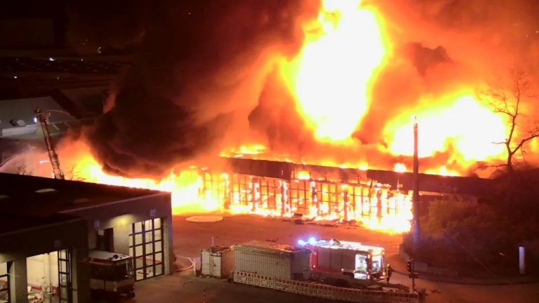 Düsseldorf: Płonie hala zajezdni autobusowej. 40 autobusów uległo zniszczeniu
