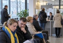 Prawie pół miliona Ukraińców pobiera zasiłek w Niemczech. Tylko co czwarty pracuje! Osoby oczekujące w niemieckim urzędzie pracy