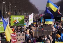 Co najmniej 100.000 osób demonstrowało w Berlinie przeciwko wojnie na Ukrainie