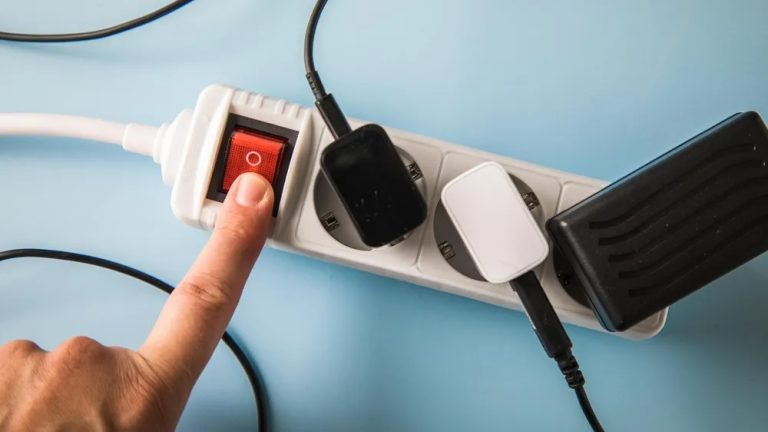 Niemcy planują obniżkę cen prądu – czteroosobowa rodzina może zaoszczędzić nawet 220 euro rocznie