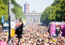 Impreza „Rave the Planet” w Berlinie. „Flagi narodowe są niepożądane”