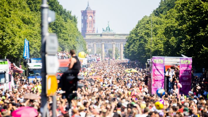 Impreza „Rave the Planet” w Berlinie. „Flagi narodowe są niepożądane”